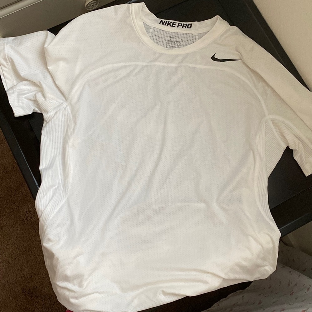Nike pro t-shirt